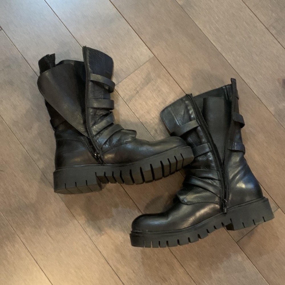 FRYE LEATHER BOOTS. MADE IN ITALY. GREAT CONDITION - Picture 9 of 10